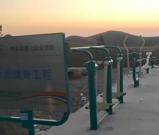 健身器材裝在荒山上<strong></p>
<p>健身器材
</strong>，不能一笑了之:健身器材
