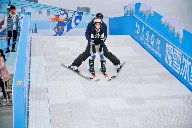 跳繩機(jī)、滑雪機(jī)等小型健身器材銷售增長迅速<strong></p>
<p>健身器材
</strong>，《2024年體育消費(fèi)報(bào)告》出爐:健身器材
