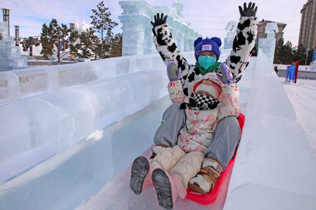 跳繩機(jī)、滑雪機(jī)等小型健身器材銷售增長迅速<strong></p>
<p>健身器材
</strong>，《2024年體育消費(fèi)報(bào)告》出爐:健身器材
