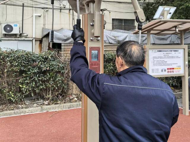 科技感十足<strong></p>
<p>健身器材
</strong>！葉榭鎮(zhèn)這里的智能健身器材“上崗”:健身器材
